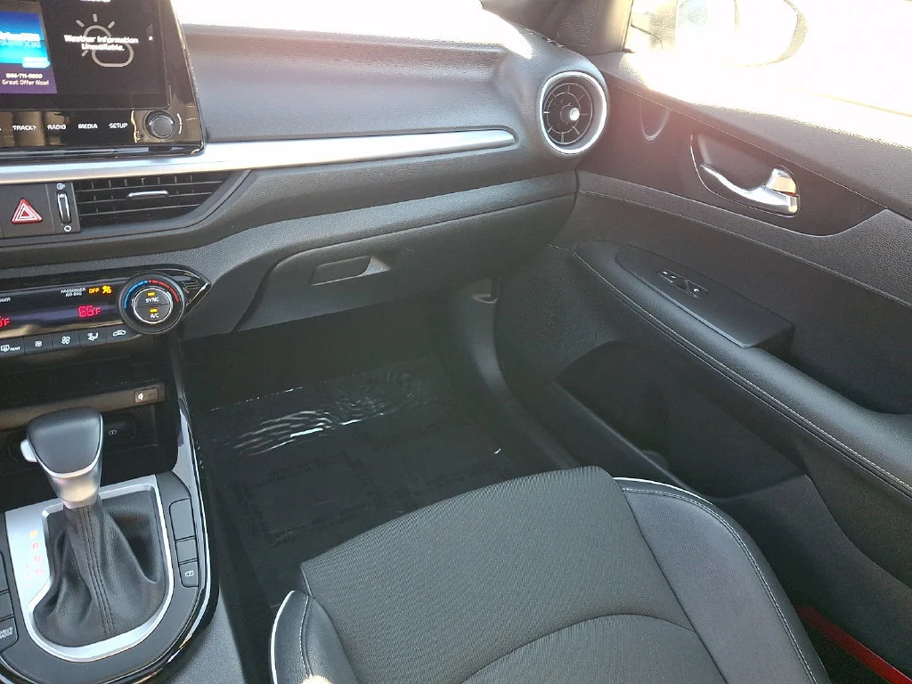 Used 2024 White Kia GT-Line image 17
