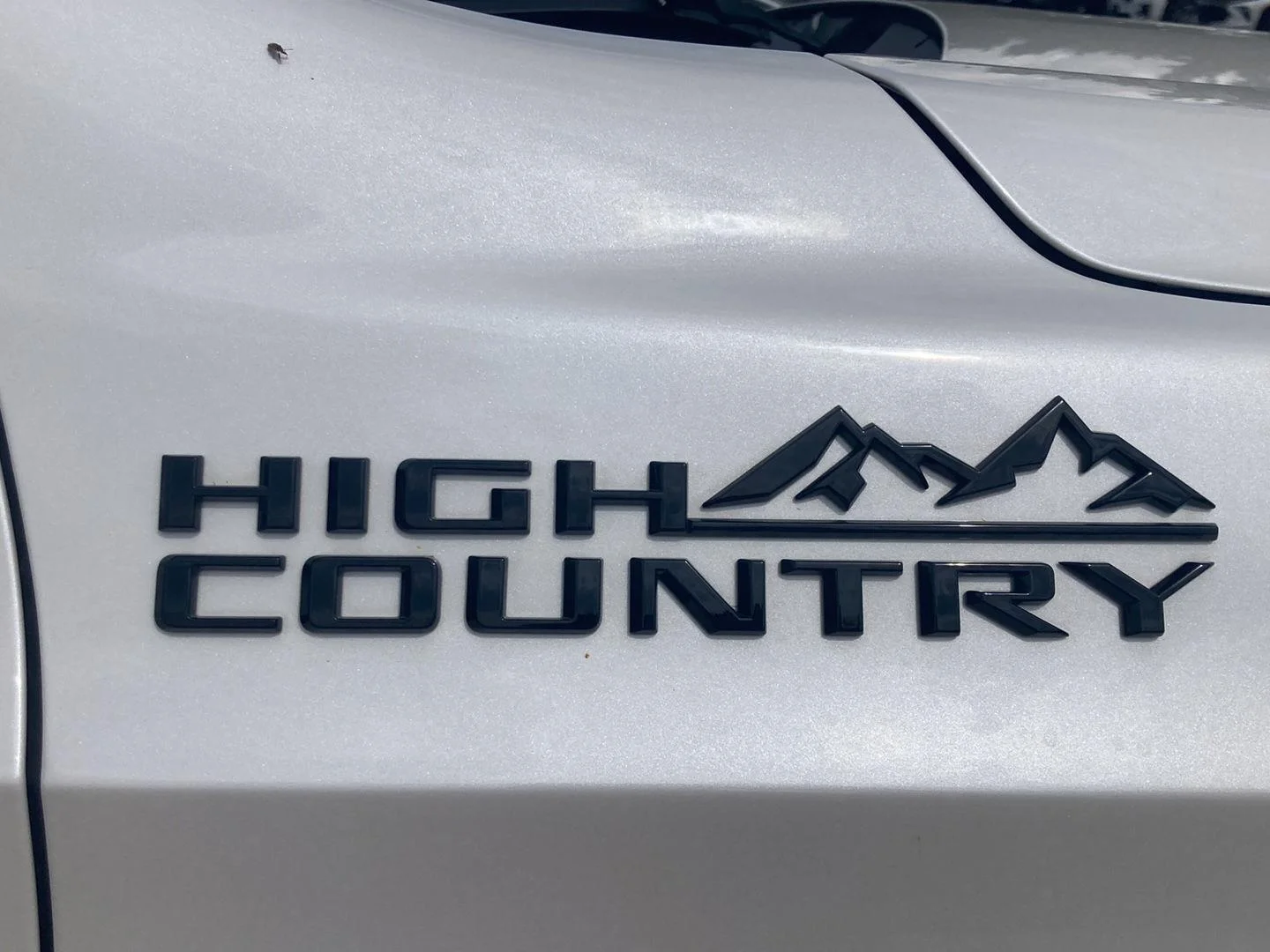 Used 2023 IRIDESCENT PEARL TRICOAT Chevrolet High Country image 9
