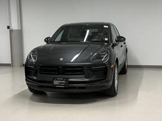 2023 Porsche Macan's photo