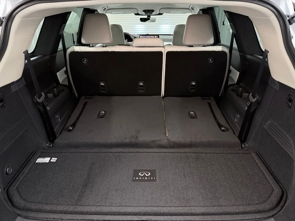 New 2027 RADIANT WHITE INFINITI Luxe FWD image 39