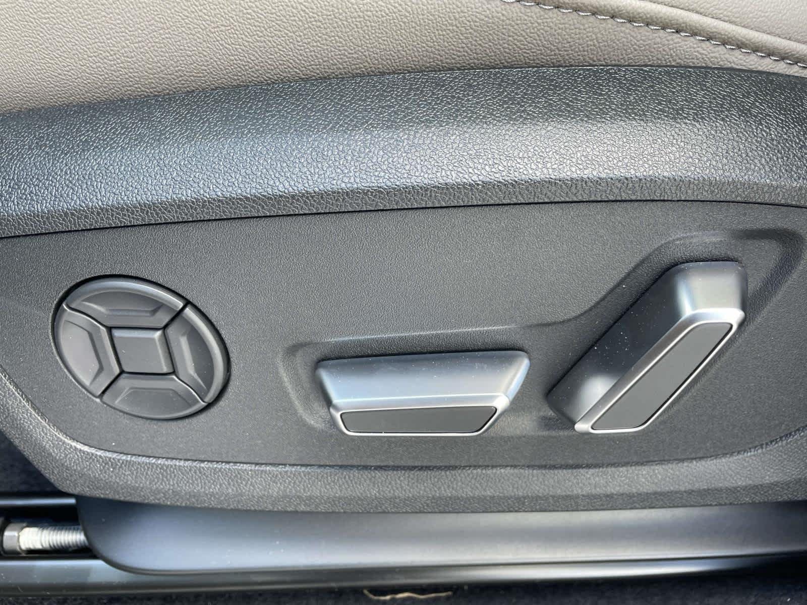 New 2026 0E0E/Black Audi S line image 16