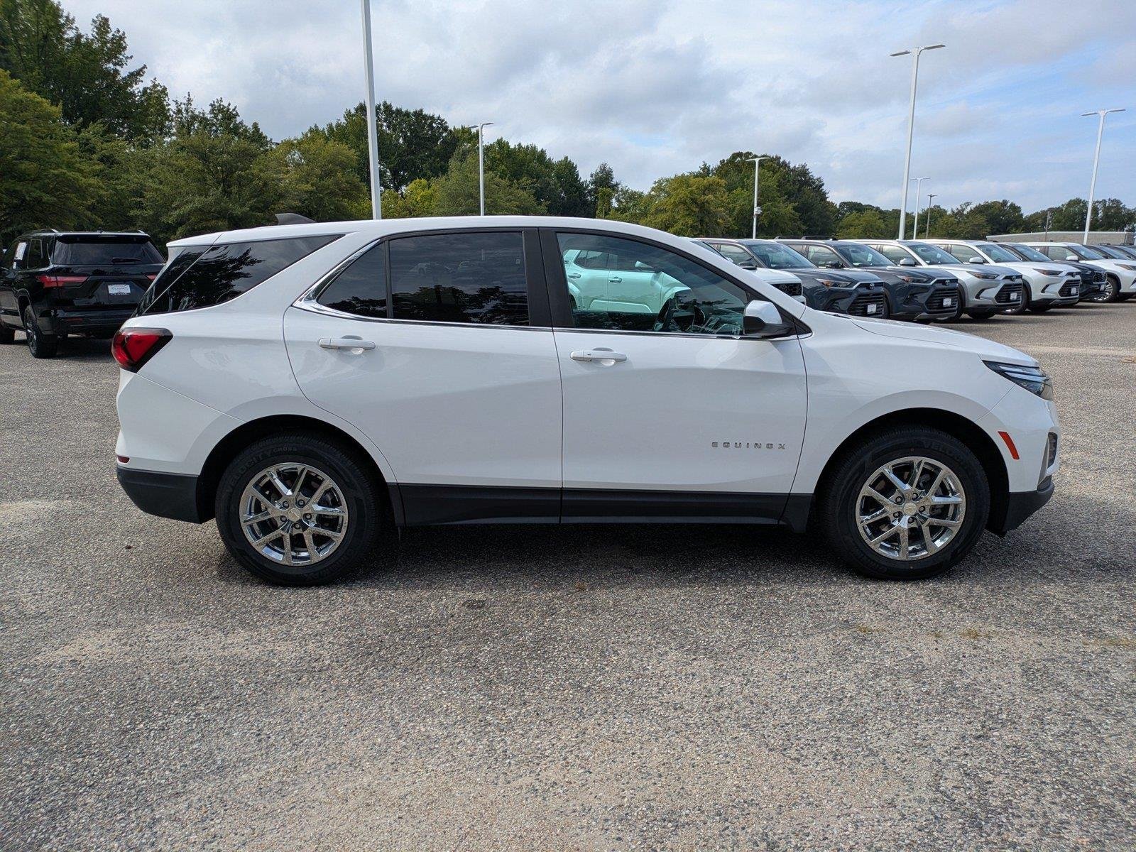 Used 2022 Summit White Chevrolet LT image 3