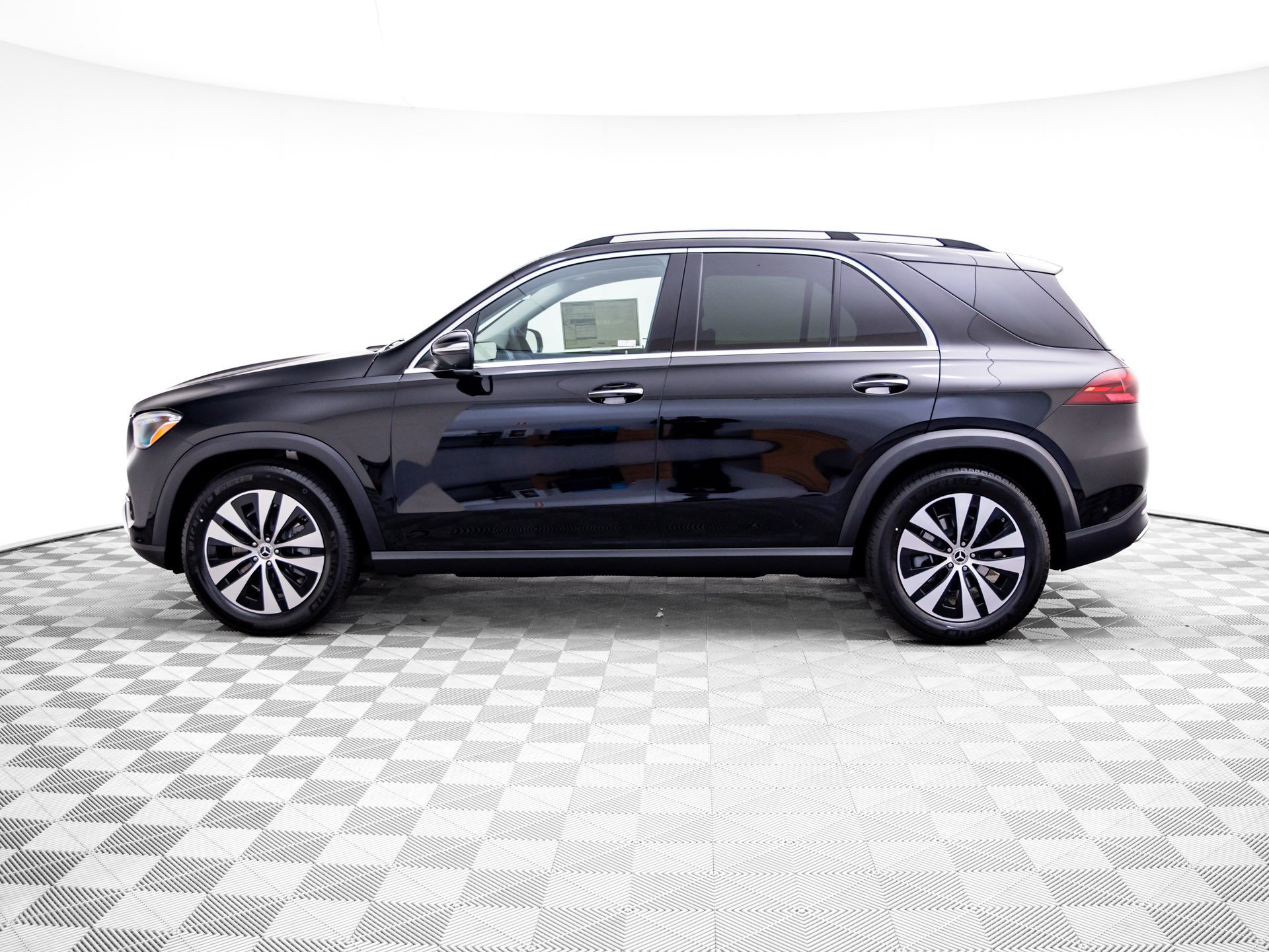 Used 2026 Black Mercedes-Benz GLE 350 image 2