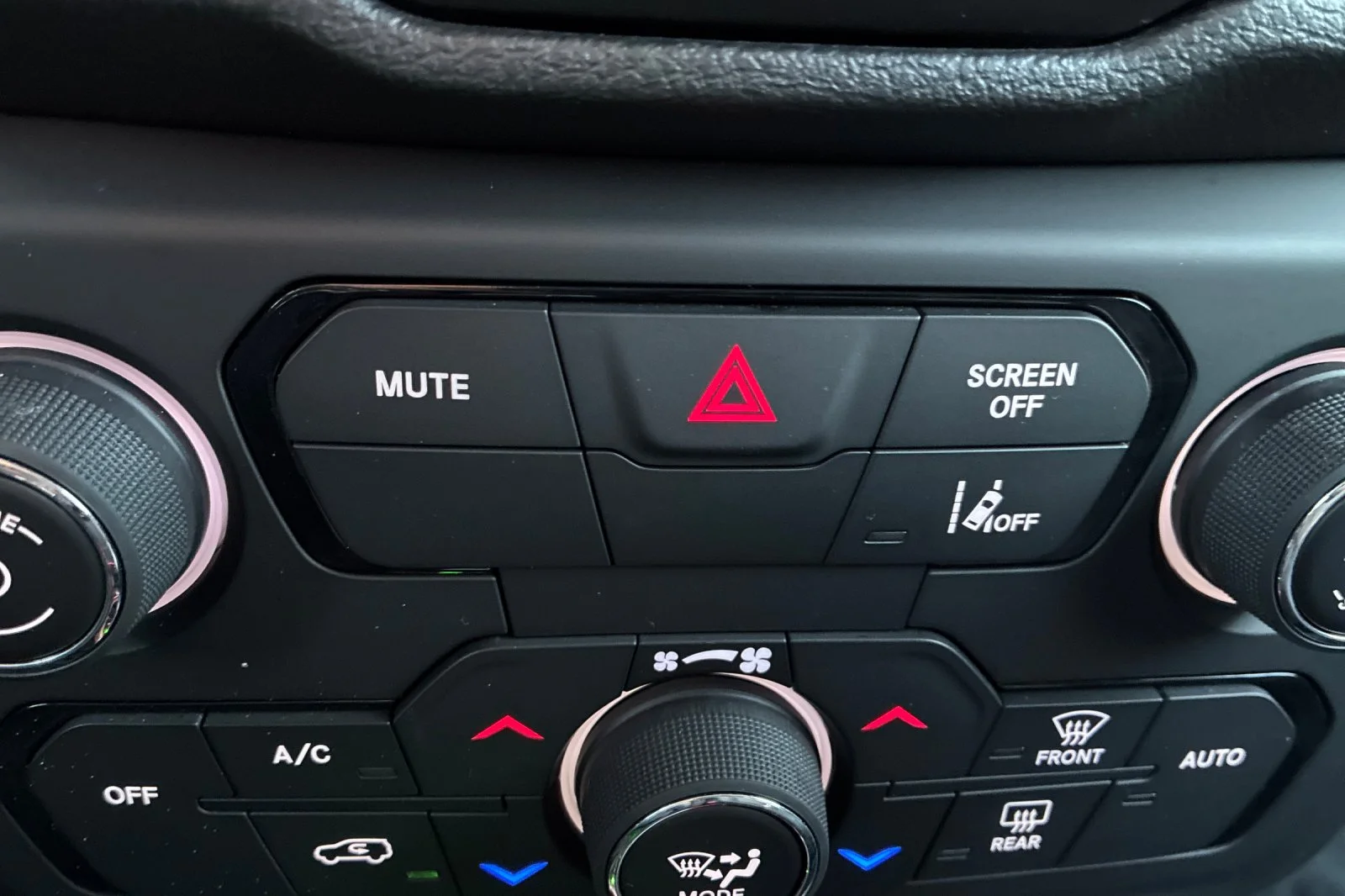 Used 2022 Bikini Metallic Clearcoat Jeep Trailhawk image 39