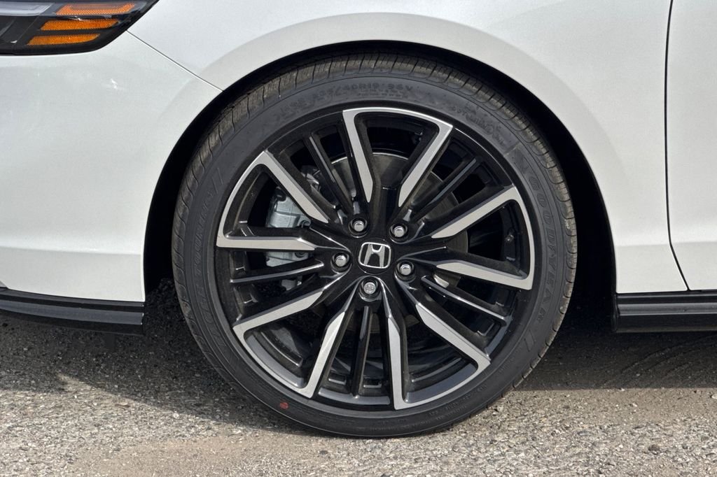New 2026 Platinum White Pearl Honda Touring image 24