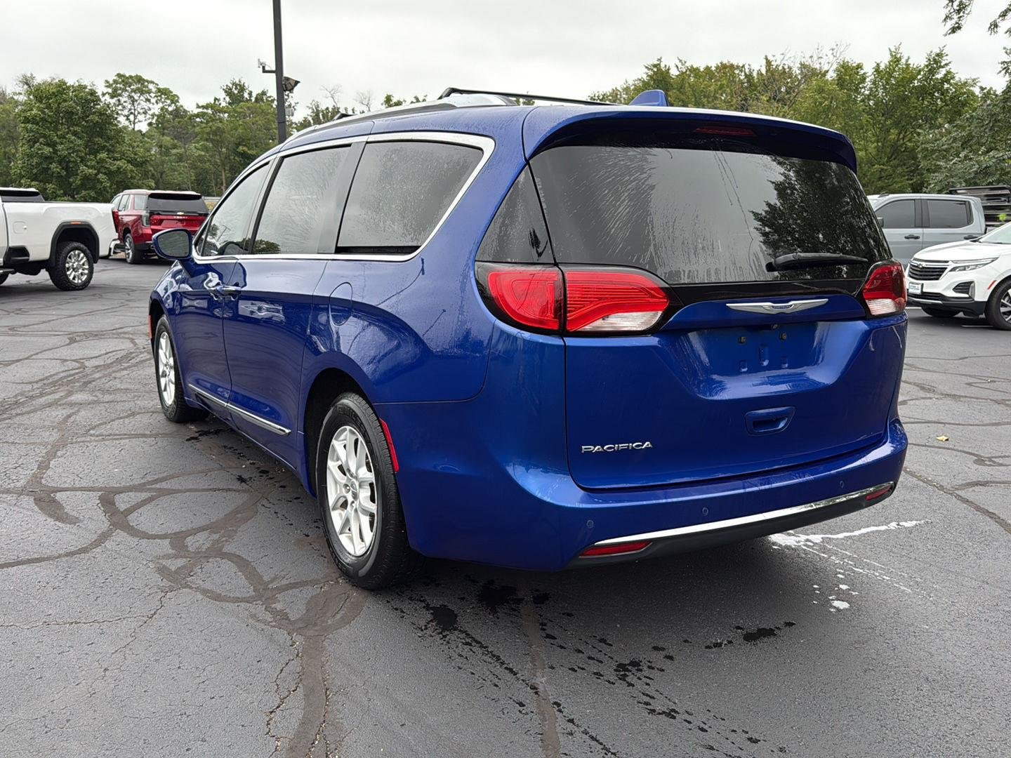 Used 2020 Ocean Blue Metallic Chrysler Touring L image 3