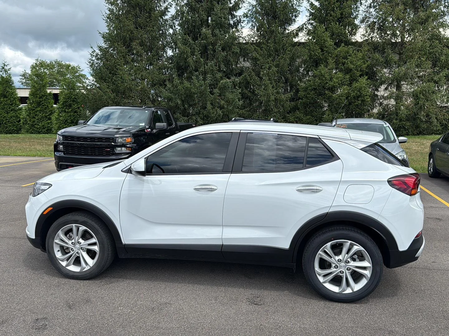 Used 2023 Summit White Buick Preferred image 6