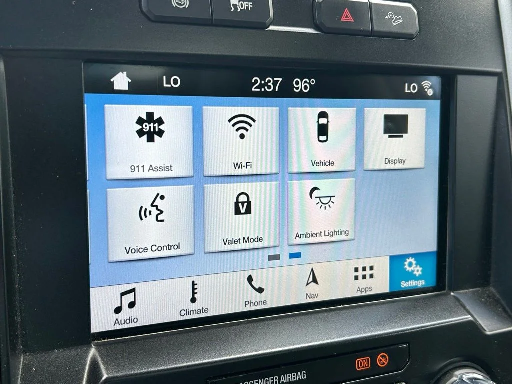 Used 2017 White Gold Metallic Ford Lariat image 33