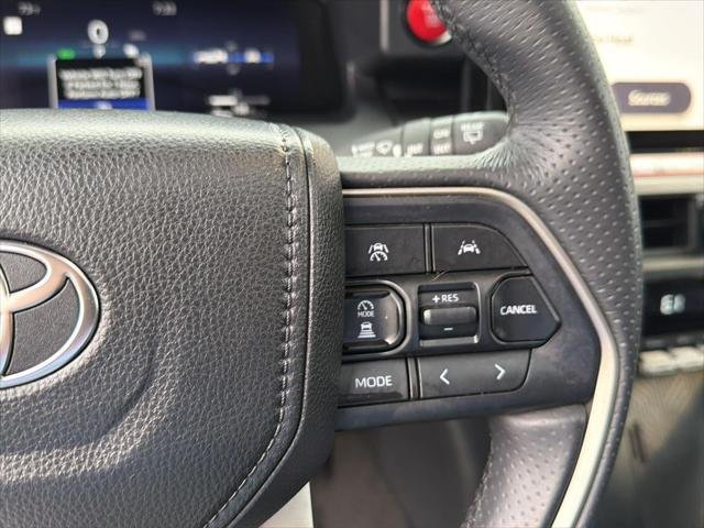 Certified Used 2025 EVEREST Toyota  image 22
