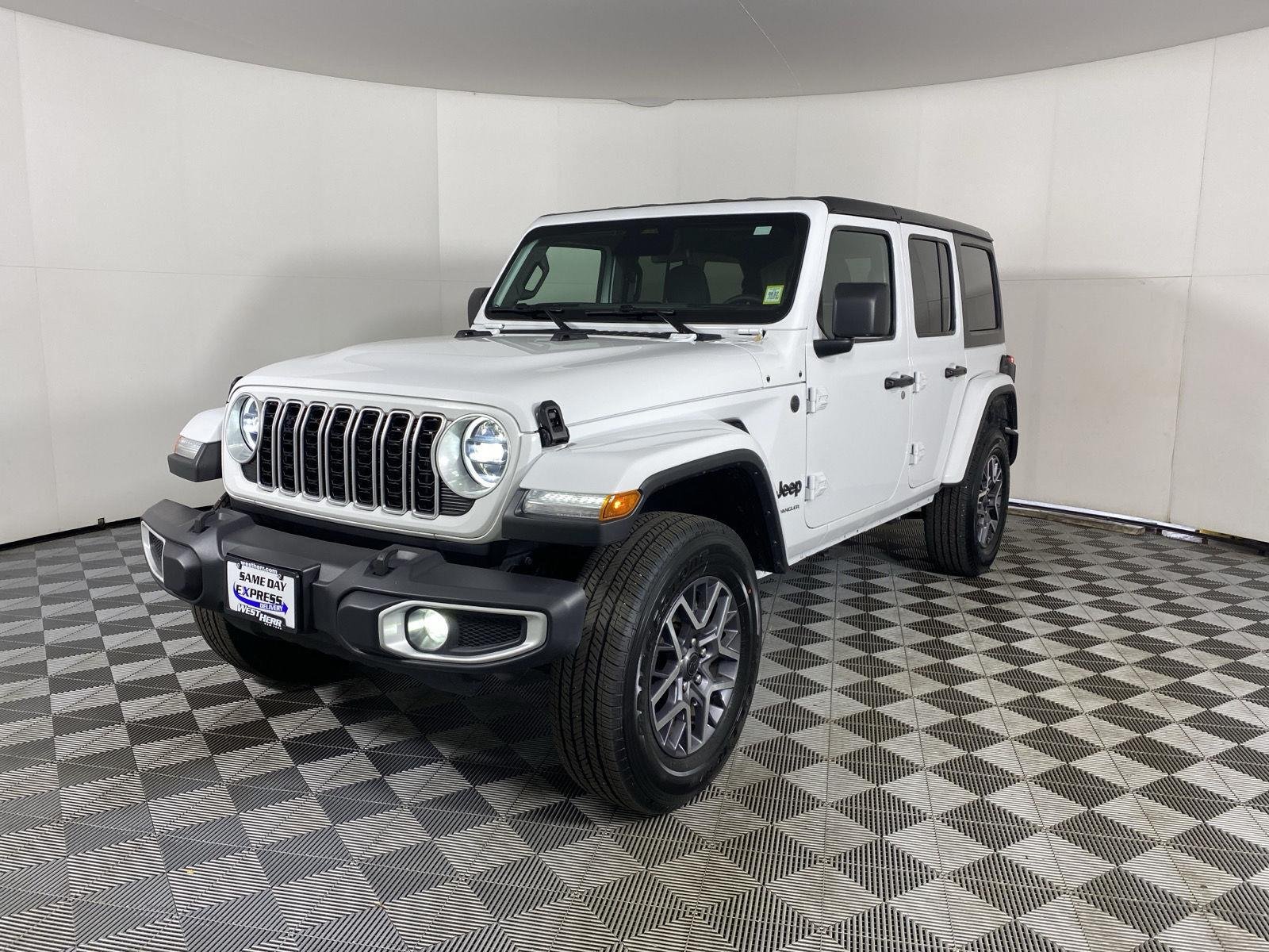 Used 2026 Bright White Jeep Sahara image 9