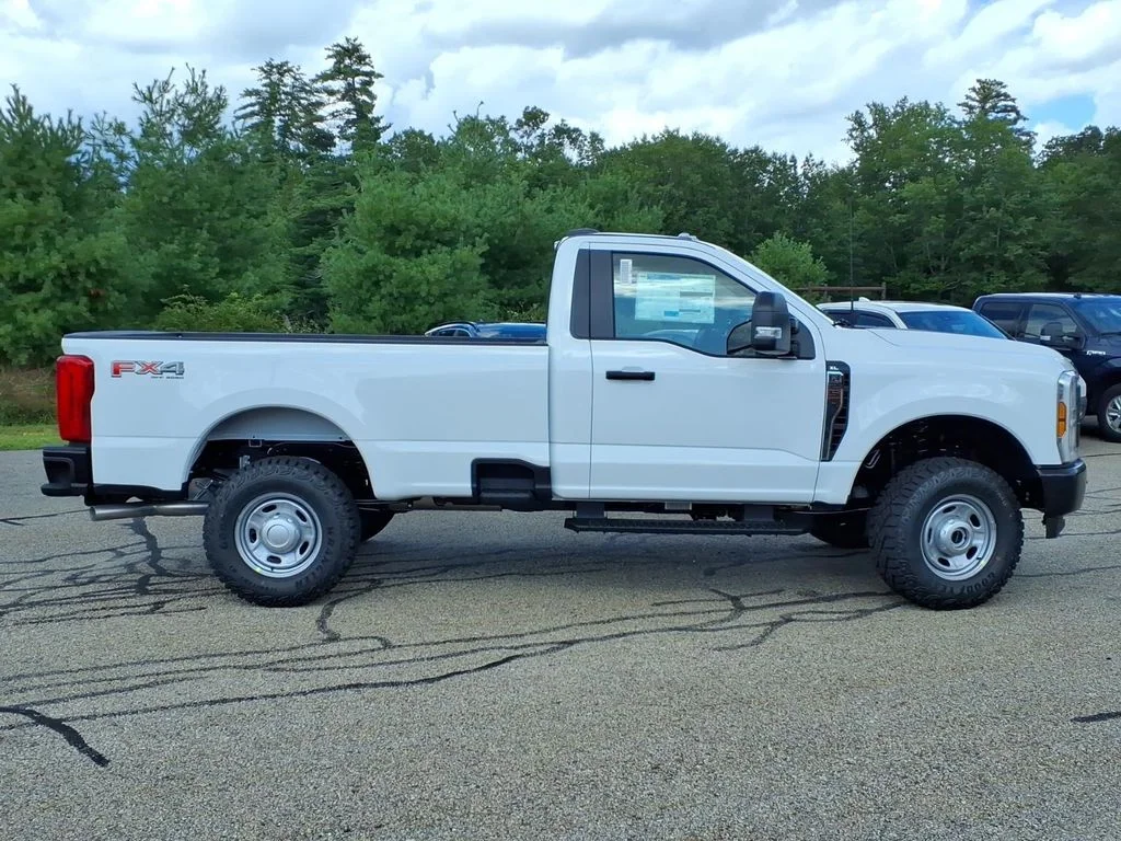 New 2026 Oxford White Ford XL image 3