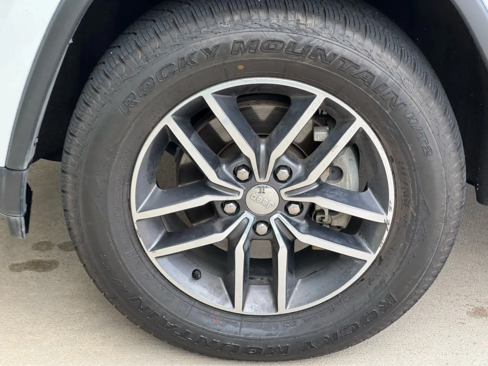 Used 2018 Bright White Clearcoat Jeep Limited image 11