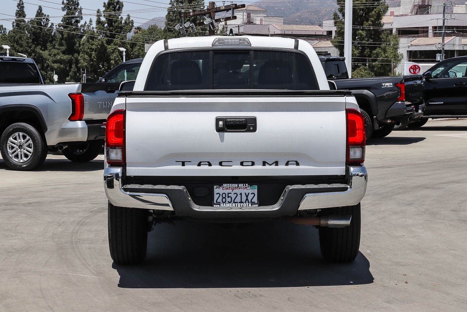Used 2020 Super White Toyota SR5 image 5