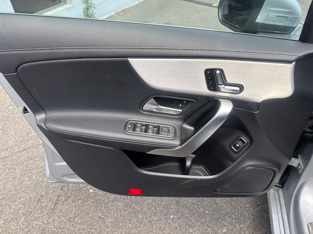 Used 2025  Mercedes-Benz CLA 250 image 27