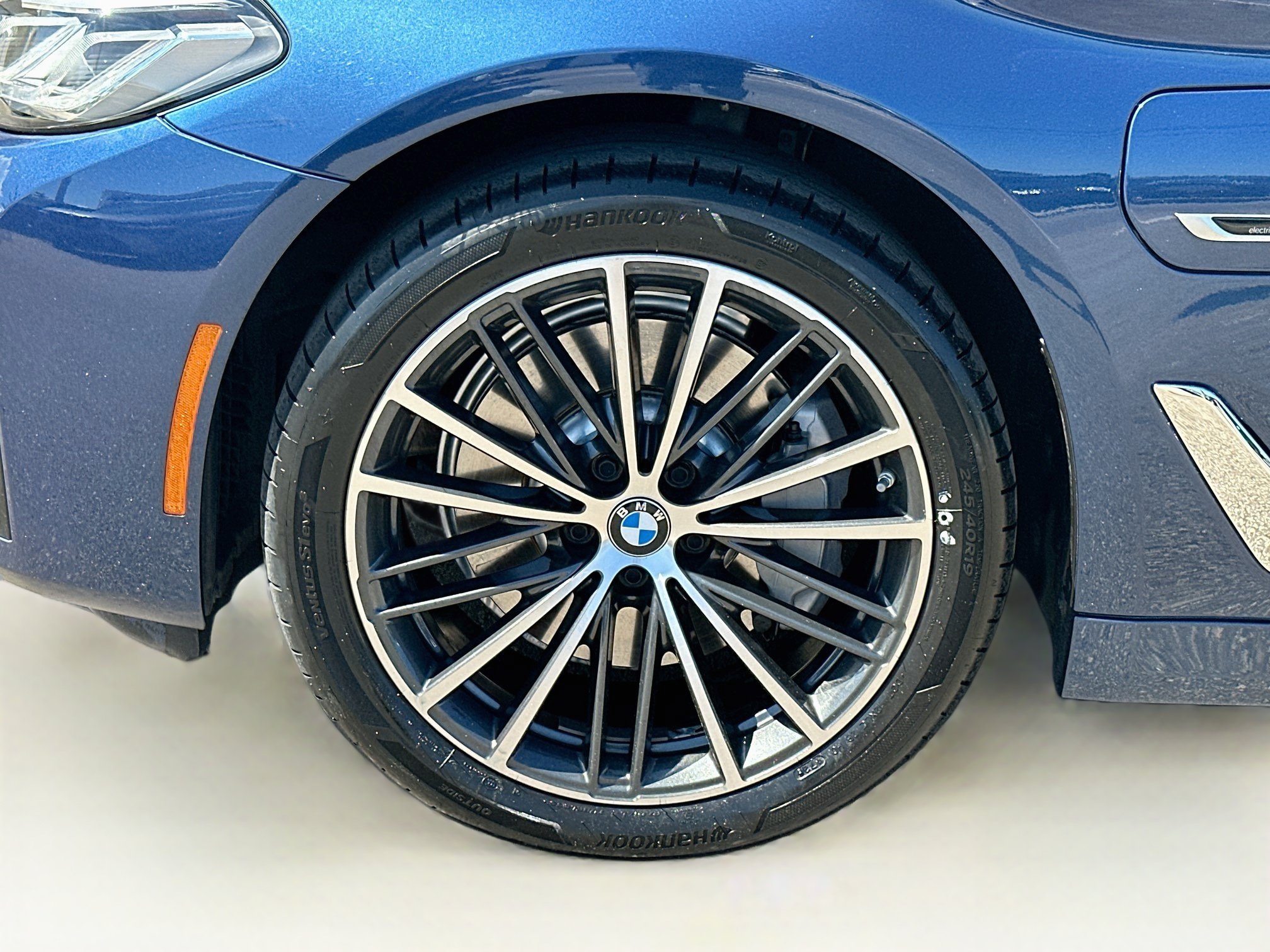 Certified Used 2023 Phytonic Blue Metallic BMW 530e xDrive image 28