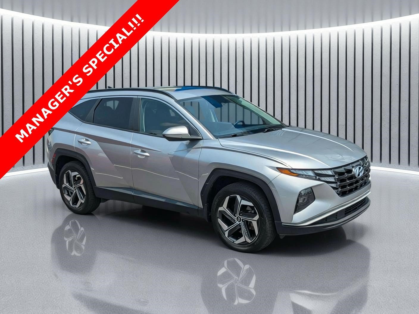 Used 2023 Shimmering Silver Hyundai SEL image 1
