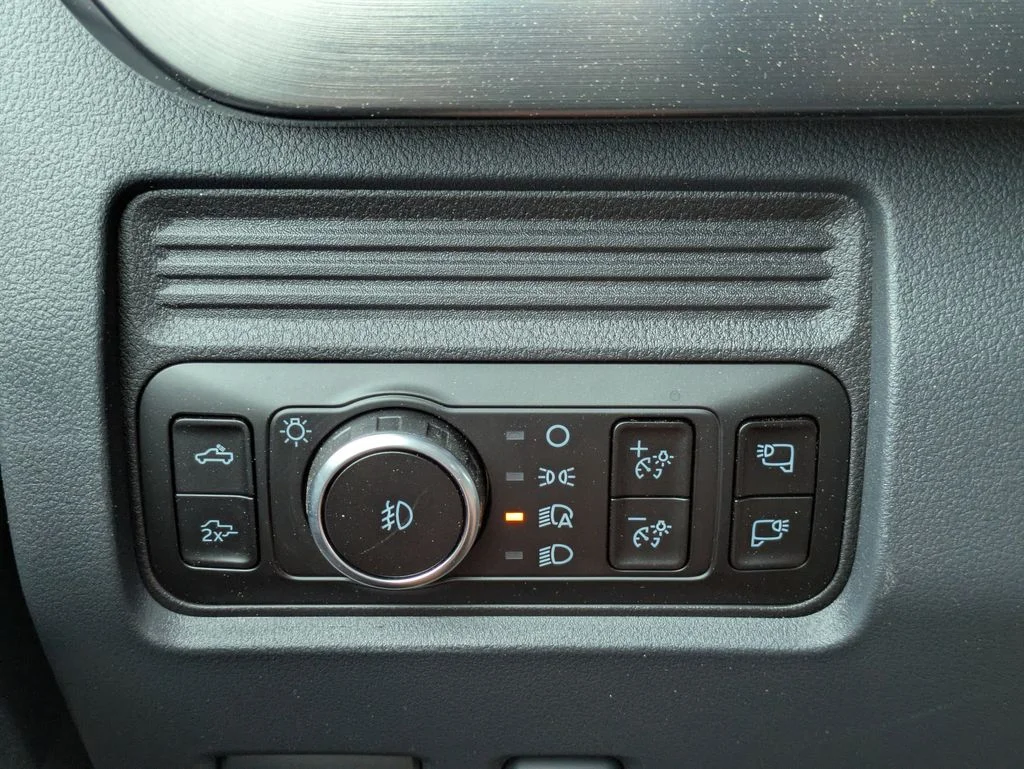 New 2026 Glacier Gray Metallic Tri-Coat Ford Lariat image 28