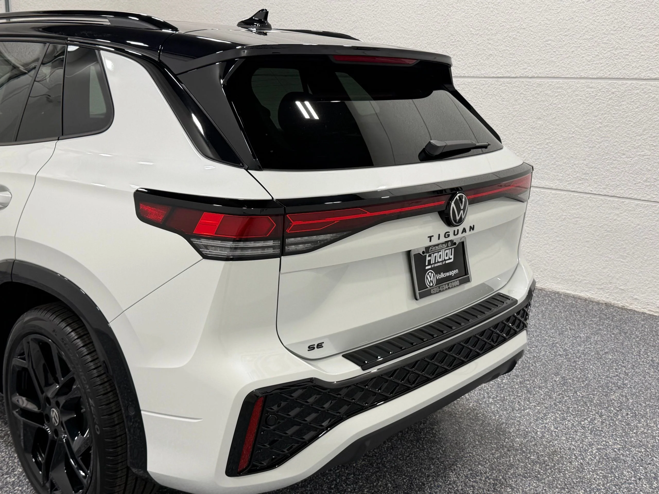 New 2026 White Volkswagen SE R-Line Black image 16