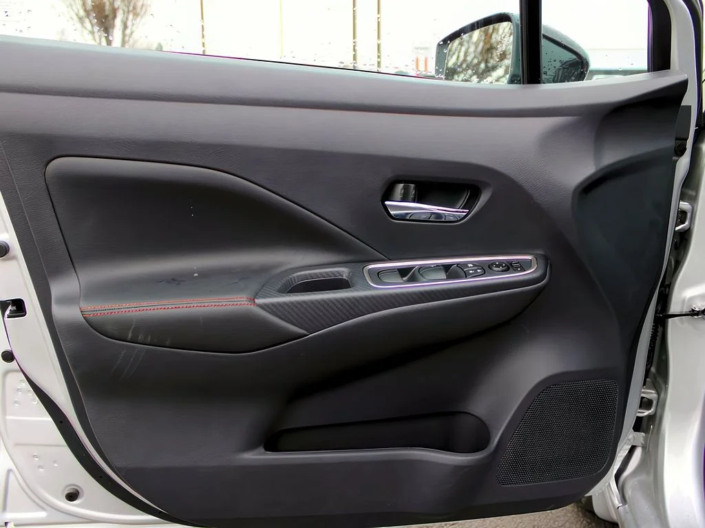 2025 Nissan Versa Sedan SR - Photo 10