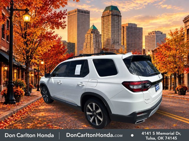 Used 2025 Platinum White Pearl Honda Touring image 8