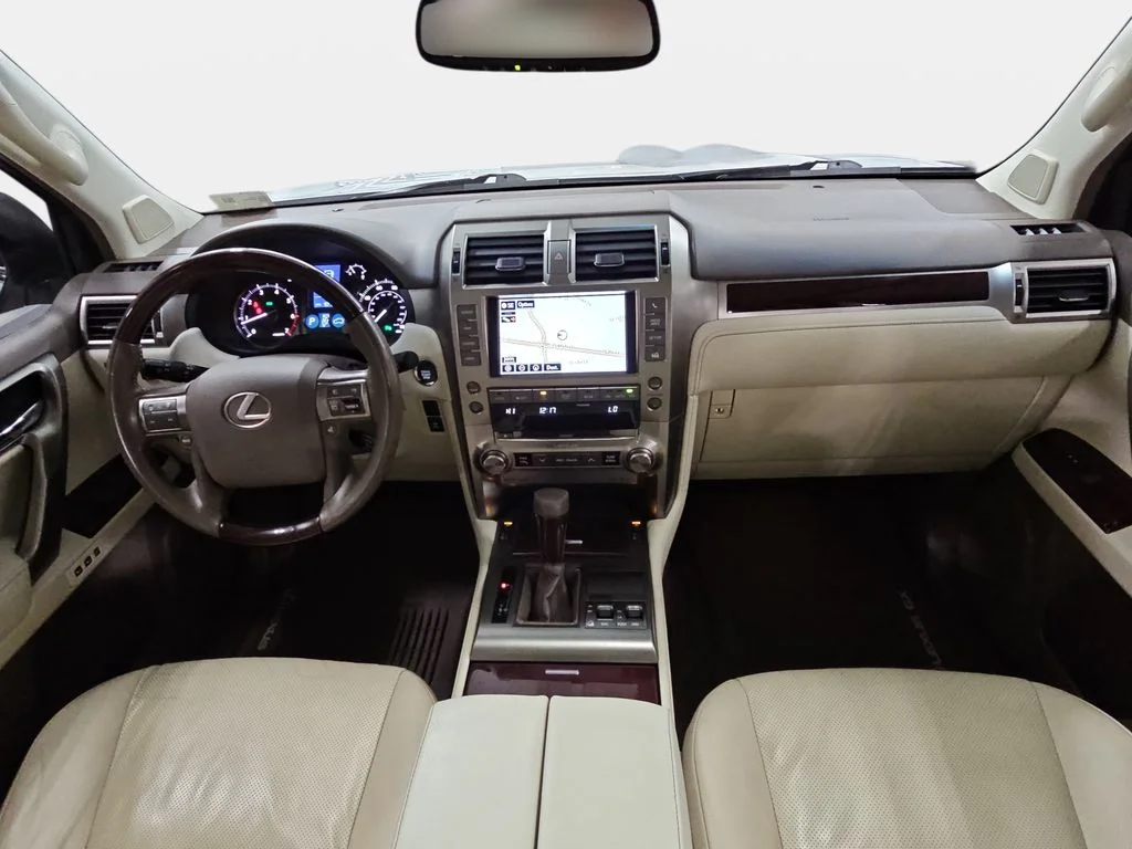 Used 2019 White Lexus 460 image 10