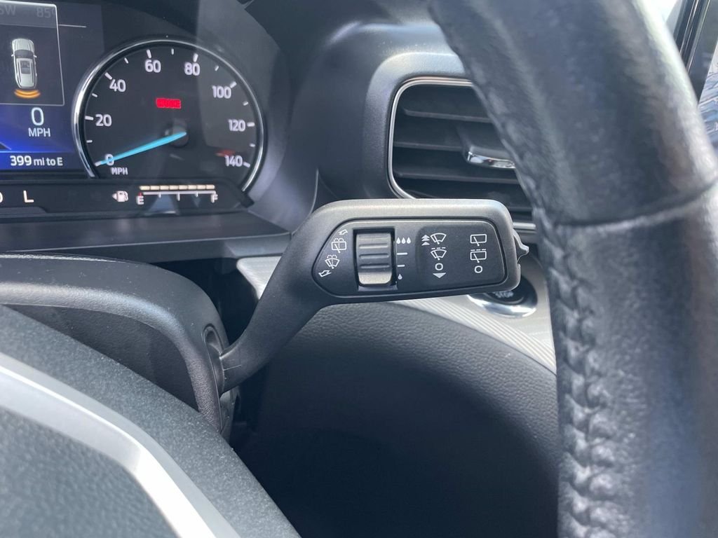 Used 2023 Silver Ford XLT image 30
