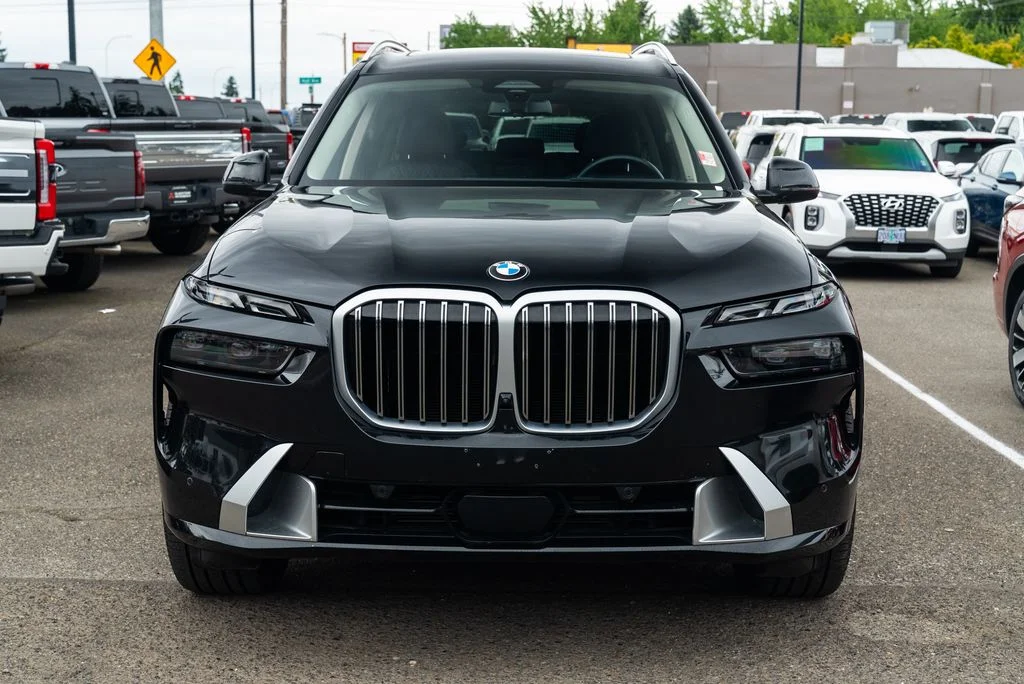 Used 2023 Black BMW xDrive40i image 2