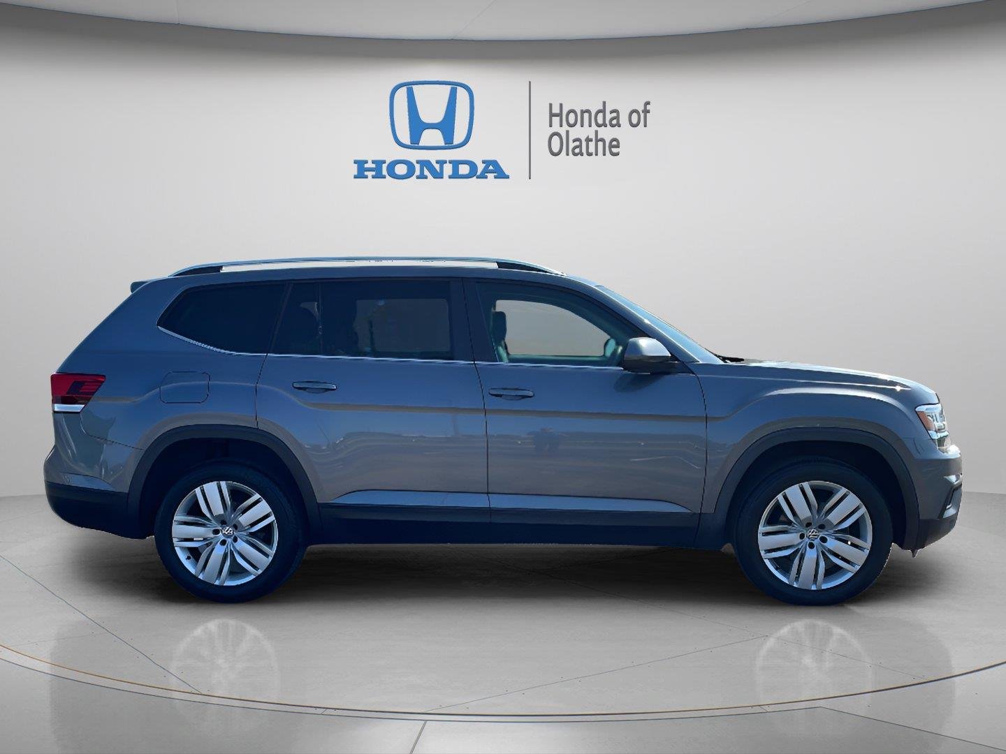 Used 2019 Volkswagen Atlas SE w/Tech with VIN 1V2UR2CAXKC606395 for sale in Kansas City