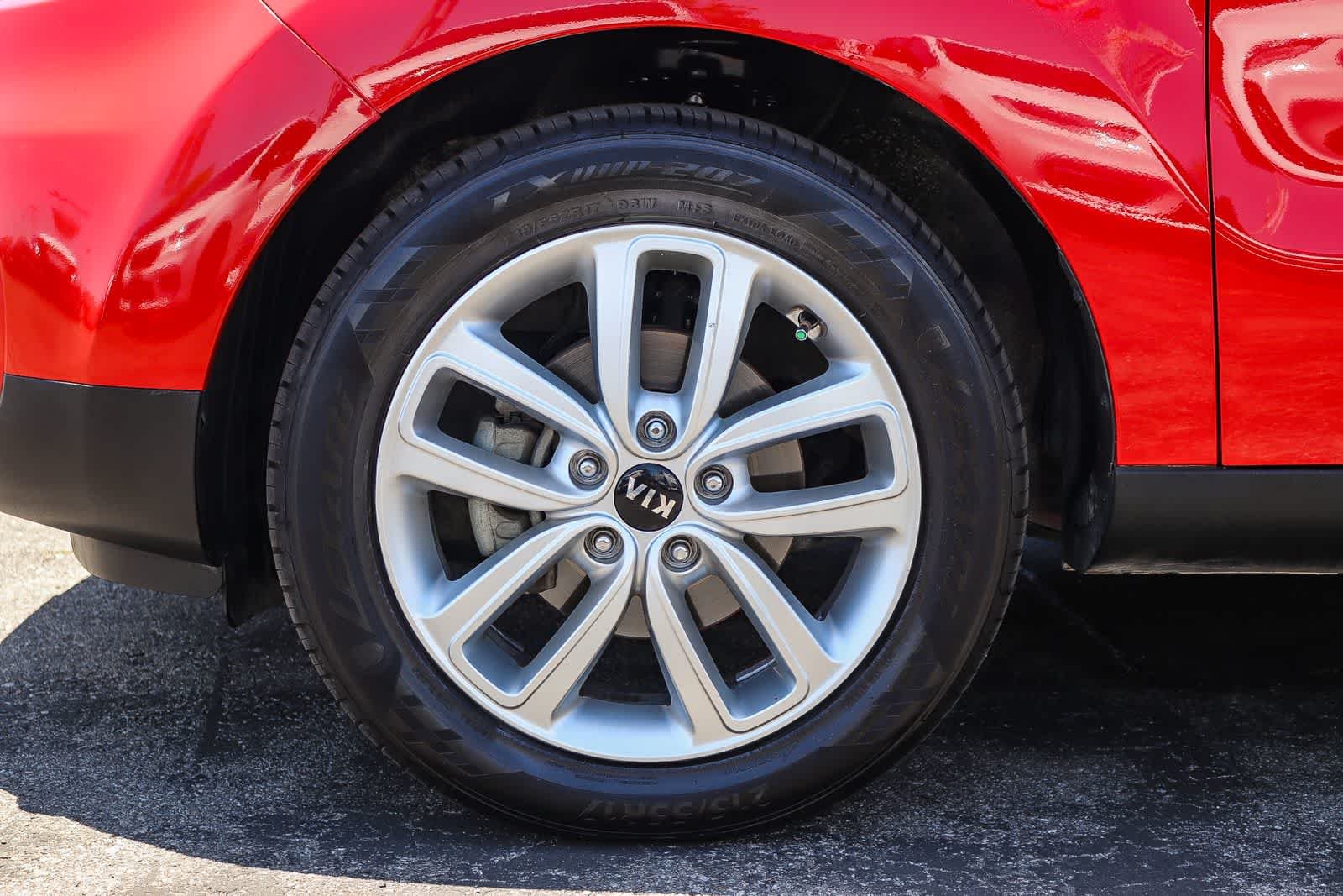 Used 2018 Inferno Red Kia + image 9