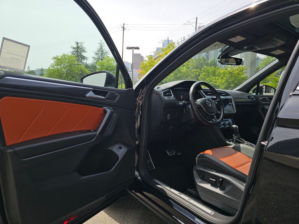 2021 Volkswagen Tiguan SEL Premium R-Line - Photo 22