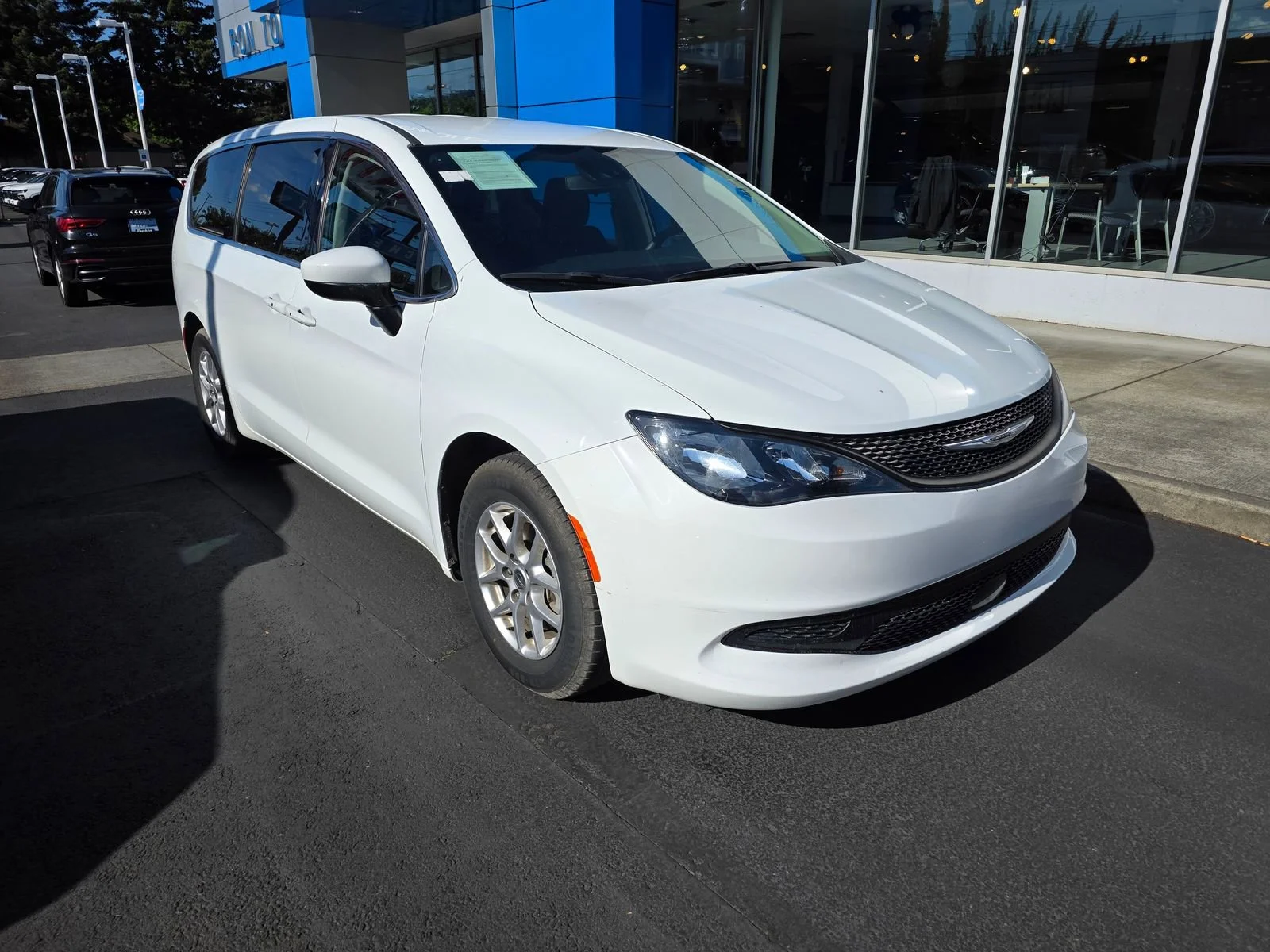 2023 Chrysler Voyager LX's photo