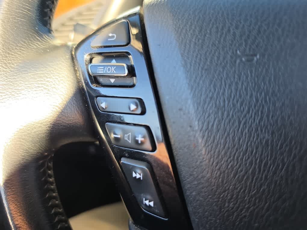 Used 2021 Aspen White Tricoat Nissan SL image 33
