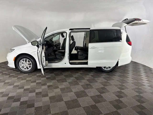 Used 2024 White Chrysler Touring L image 11
