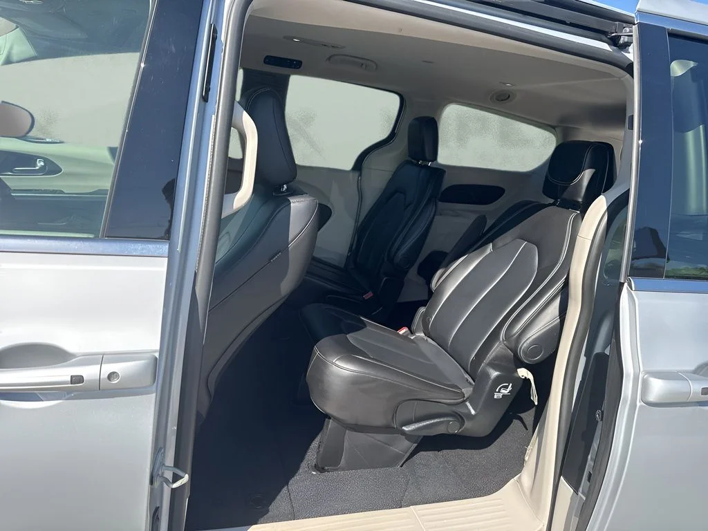 Used 2023 Silver Chrysler Touring L image 29