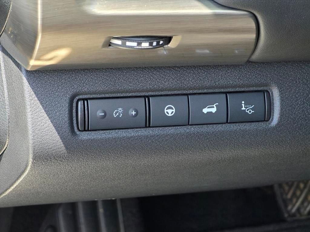 Used 2024 Beige Nissan Platinum image 9