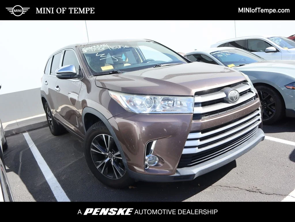 2018 Toyota Highlander LE Plus V6's photo