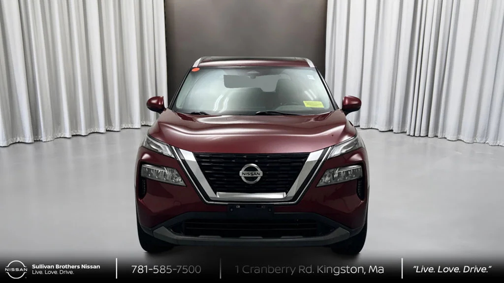 Used 2021 Red Nissan SV image 2