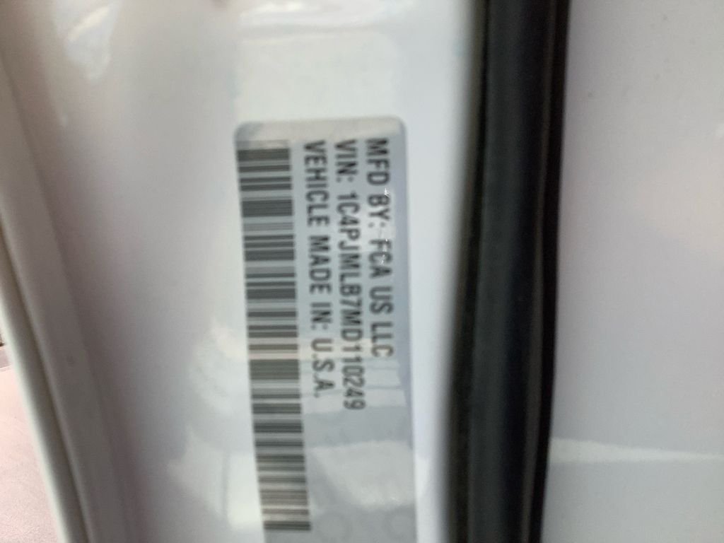 Used 2021 White Jeep Latitude Plus image 20