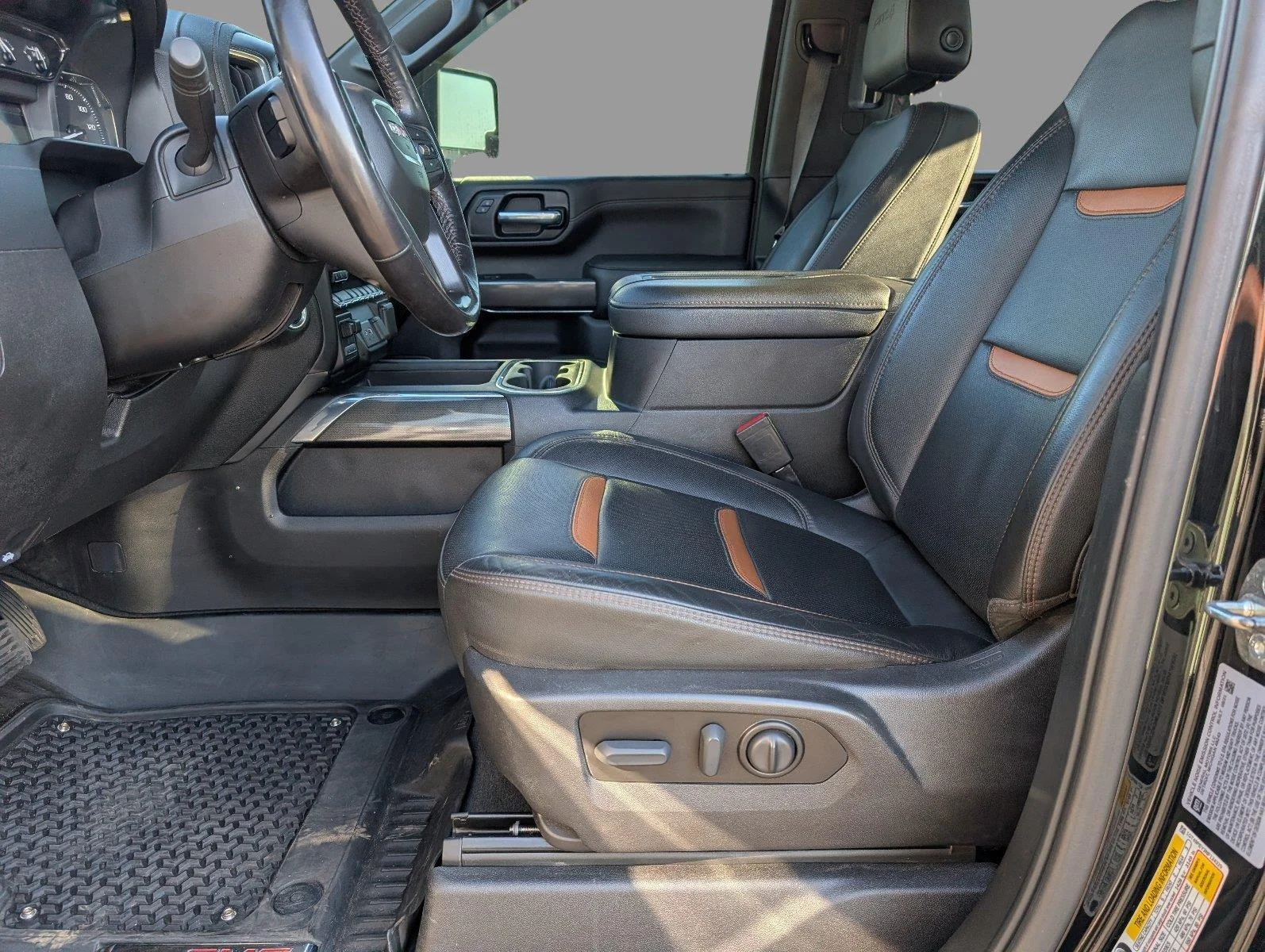 Used 2022 ONYX BLACK GMC AT4 image 3