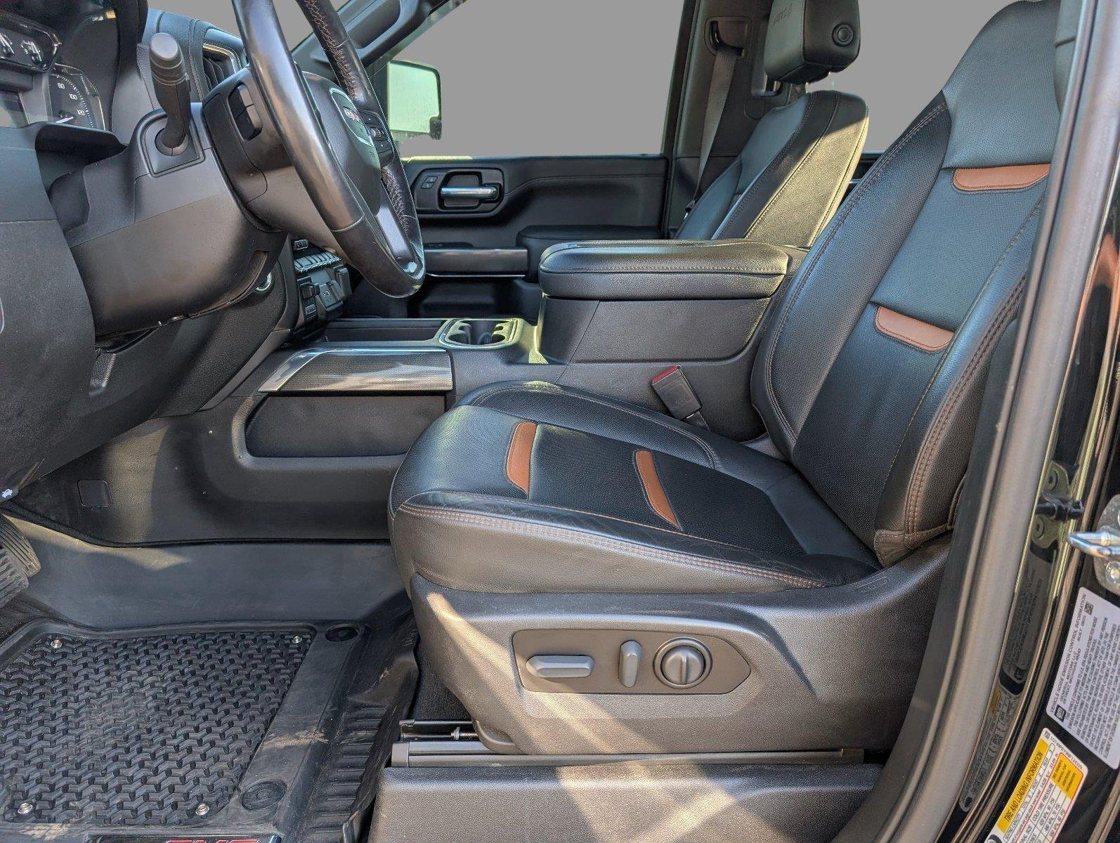 Used 2022 ONYX BLACK GMC AT4 image 3