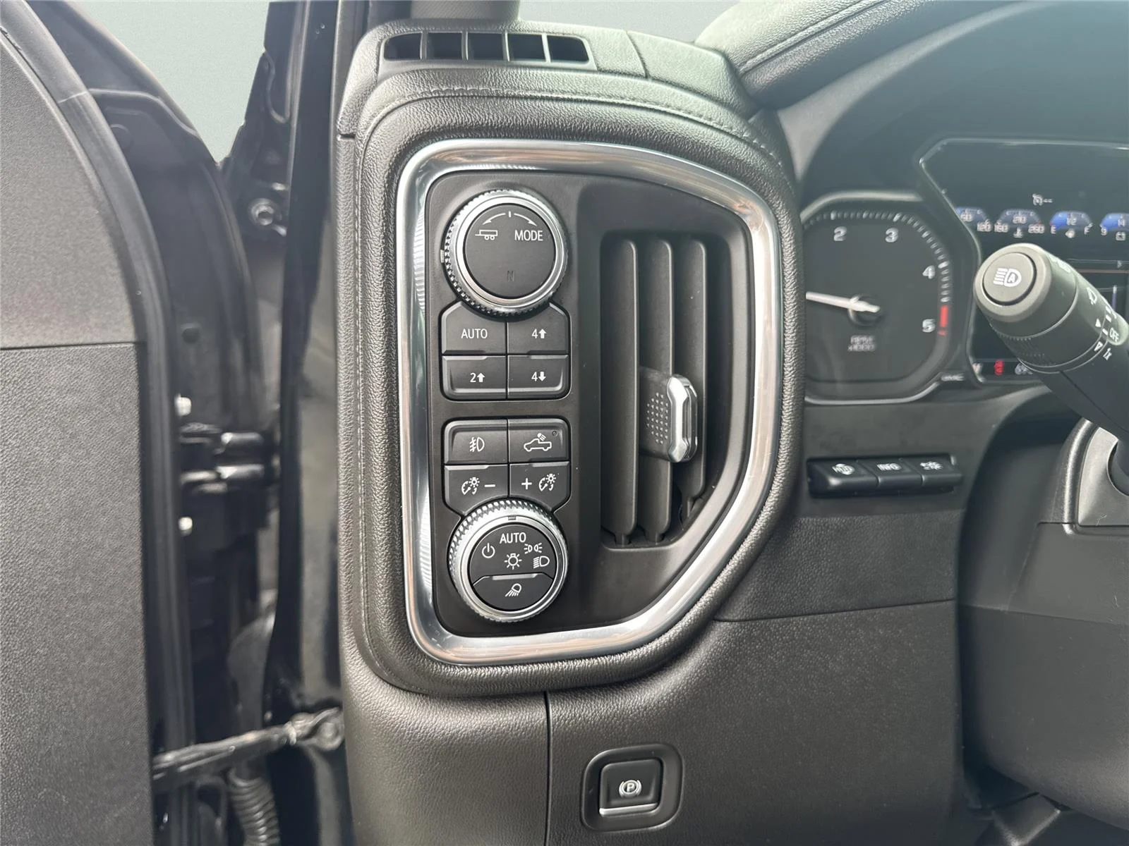 Used 2023 Onyx Black GMC Denali image 21