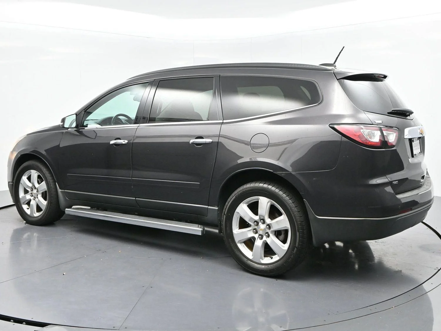 Used 2016 Tungsten Metallic Chevrolet LT image 3