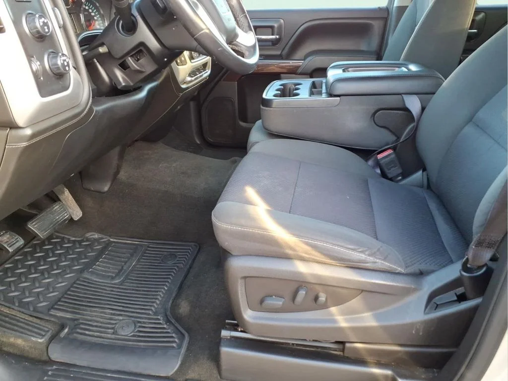 Used 2017 Silver GMC SLE image 12