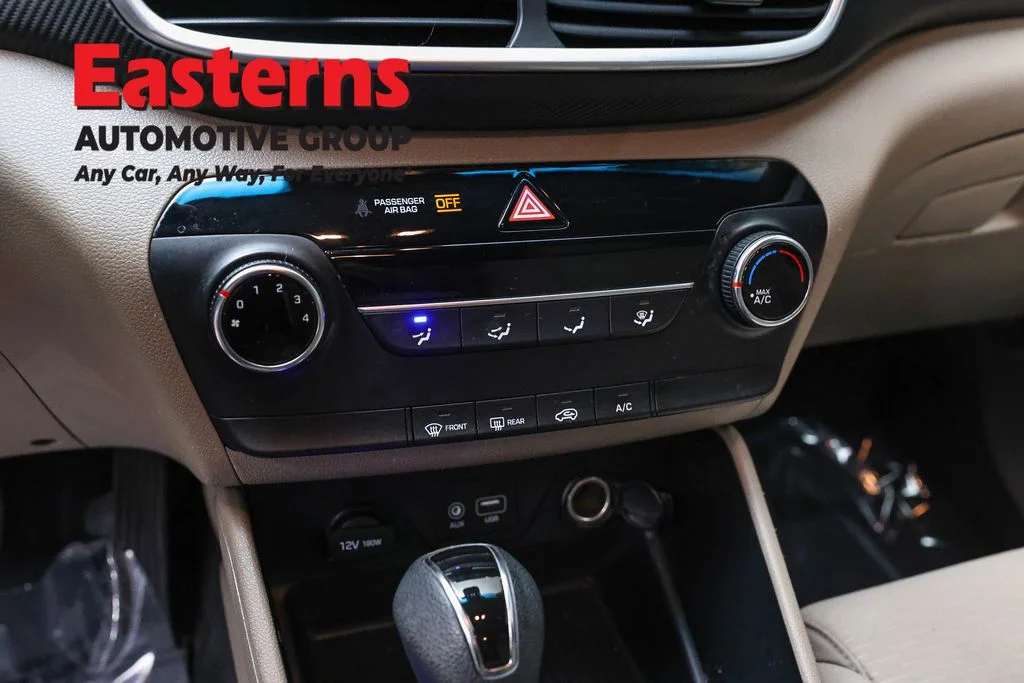 Used 2020 Red Hyundai SE image 19