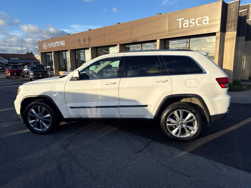 Used 2013 White Jeep Laredo image 8