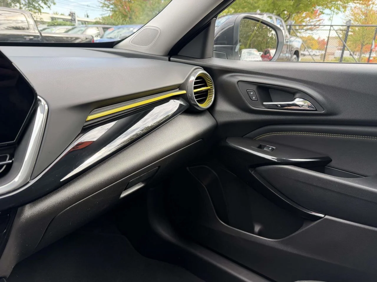 Used 2025 Summit White Chevrolet FWD ACTIV image 30