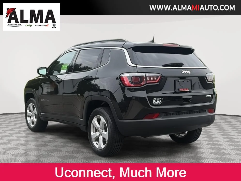 Certified Used 2019 Diamond Black Crystal Pearlcoat Jeep Latitude image 6