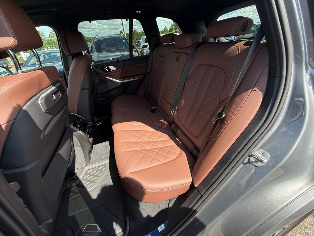 2026 BMW X5 M60i - Photo 7