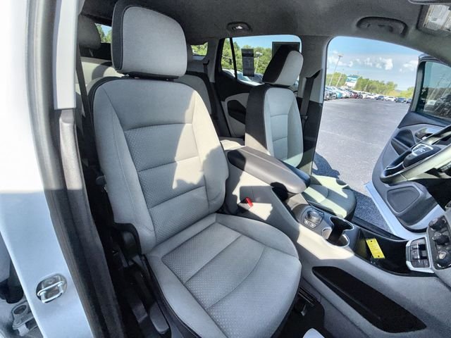 Used 2023 White GMC SLE image 25