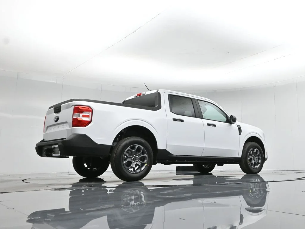 New 2026 Oxford White Ford XLT image 46